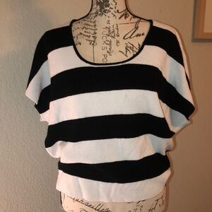Cyrus black and white short sleeve sweater